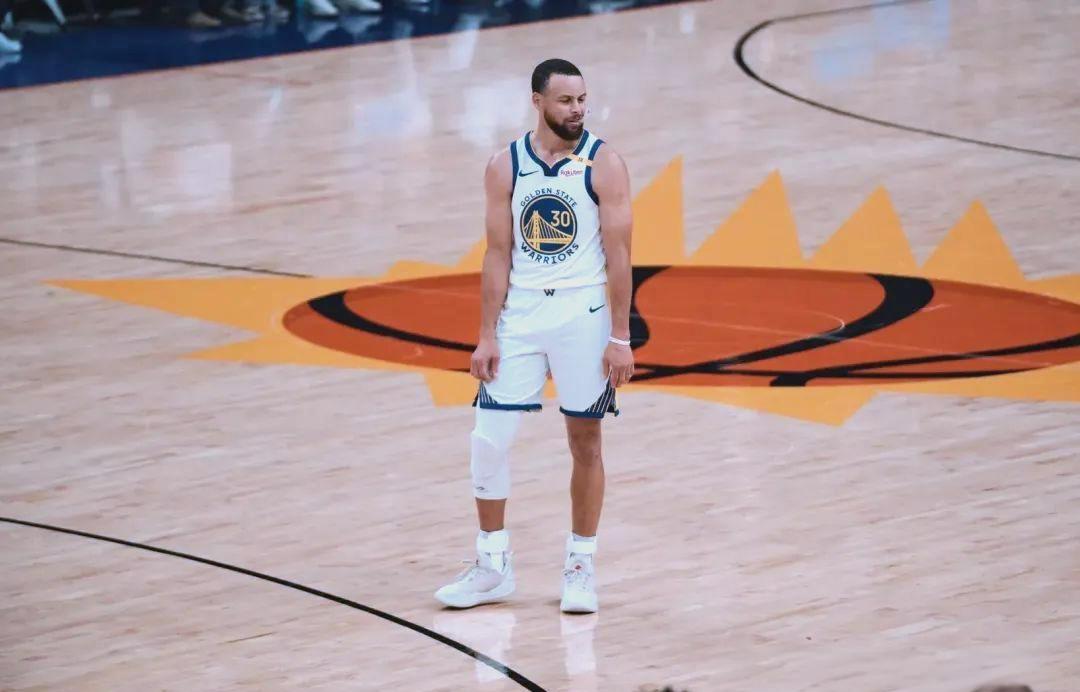 爱游戏官网-NBA总决赛关键时刻再迎强敌，金州勇士内部沟通，主帅态度：悬念犹存，赛程密集仍需轮换的简单介绍