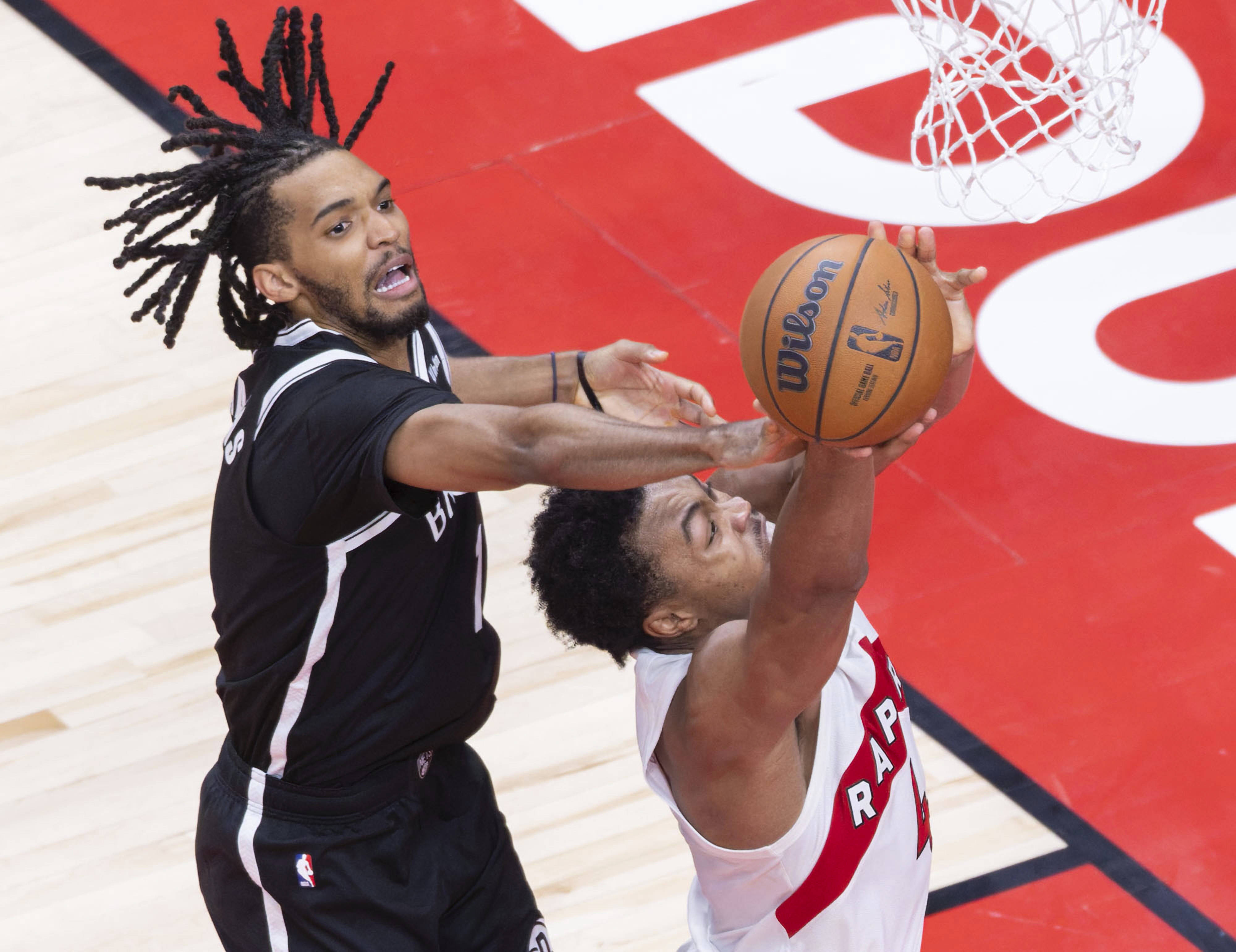 爱游戏-赛地聚焦——NBA总决赛关键时刻热度飙升，多伦多猛龙防线松动，信心回归，训练强度明显提升